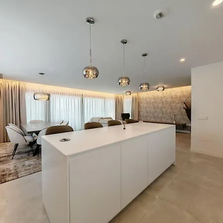 Casa vacanze Luxury 4 Bed With Sea Views In Eden *