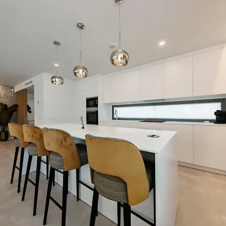 Luxury 4 Bed With Sea Views In Eden Málaga